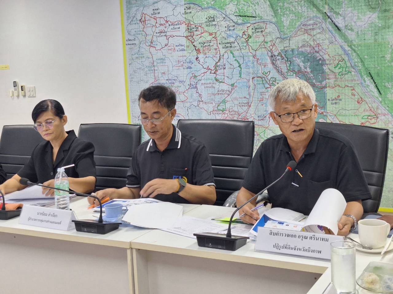 title - ผู้ตรวจราชการ ส.ป.ก. ลงพื้นที่จังหวัดบึงกาฬ ประชุมติดตามความก้าวหน้าผลการดำเนินงาน พร้อมตรวจเยี่ยมให้กำลังใจเกษตรกรต้นแบบผู้นำเกษตรกรรมยั่งยืนในเขตปฏิรูปที่ดิน 